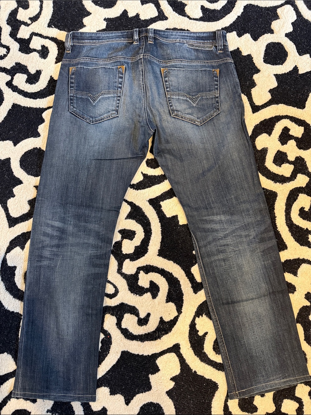 Mens Diesel Straight Leg Jeans in Medium Wash Blue- 33x30 (Safado) - Picture 5 of 11
